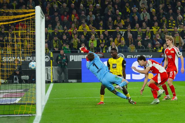 九游(jiuyou)官方网站-包含德甲：多特客场逆转赢球，追赶拜仁压力增大的词条