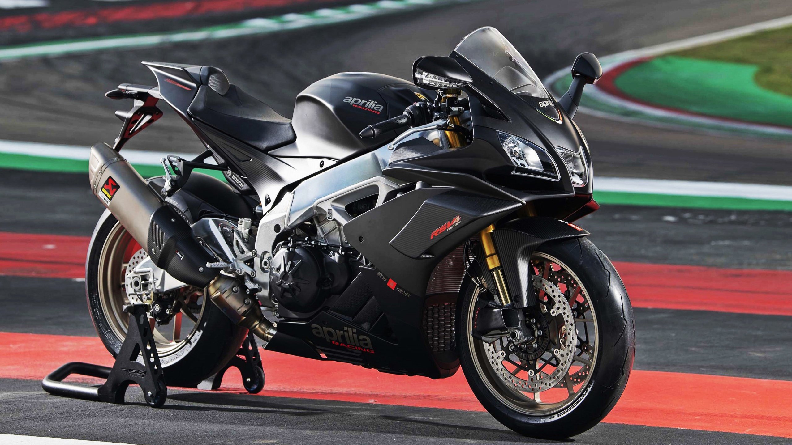 九游游戏中心-国内羽毛球联赛：各路高手齐聚一堂，中国羽毛球队比赛